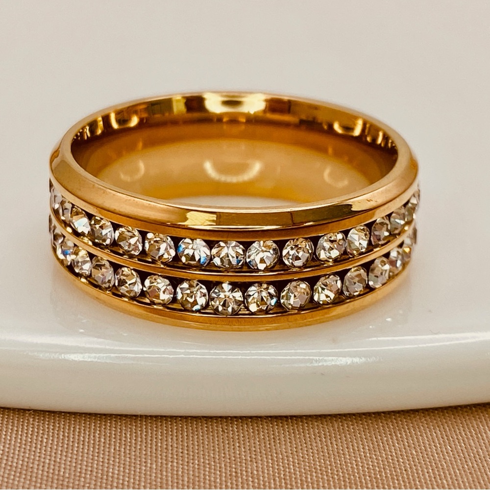 Stunning Titanium Diamonds CZ Wedding Band Ring in Gold - Picture 8 of 10